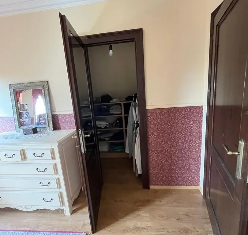 Casă elegantă, spațioasă, ideală pentru familie – Sanmihaiu Roman