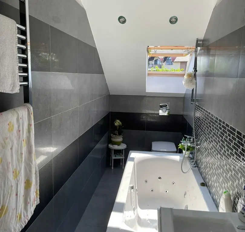 Brasadas vinde apartament cu 3 camere, NOU 116mp.