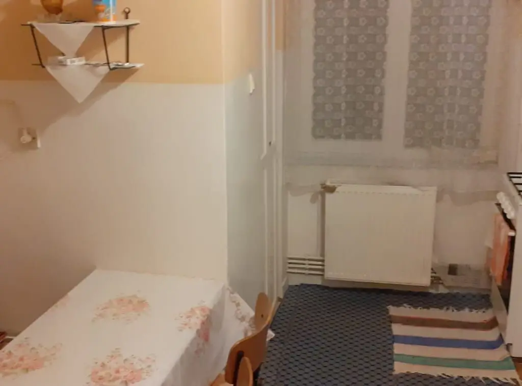 BRASADAS vinde ap 3 cam etaj 4/4 lângă Economic.