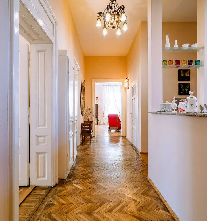Apartament 4 cam, ultracentral, 170 mp. 289.000 E neg. Comision 0