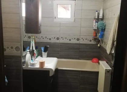 ageuropa.ro vinde ap 3 cam DECOMANDATE în Carpați 2 la etajul 4.