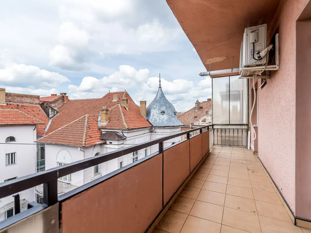 Apartament ultrafinisat la cheie cu 2 camere decomandat Piata Mica