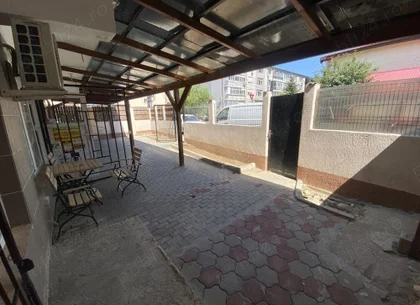Spatiu comercial de vanzare 53mp cu teren 150mp Bucuresti sector 4