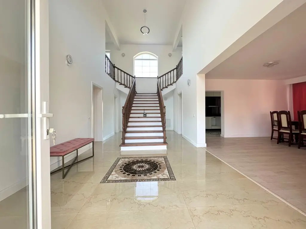 Vânzare casă 5 camere nouă elegantă și spațioasă în Hărman