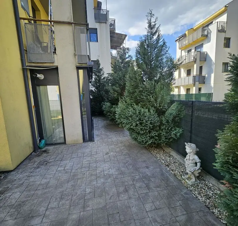 Apartament LUX cu 2 camere și curte privată 140 mp – Dumbrăvița