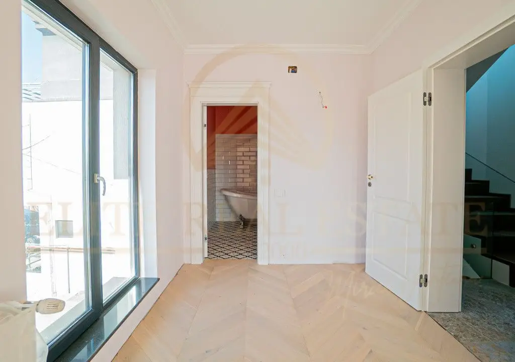 Năvodari - Casă exclusivistă cu ponton privat – Primul rând la lac