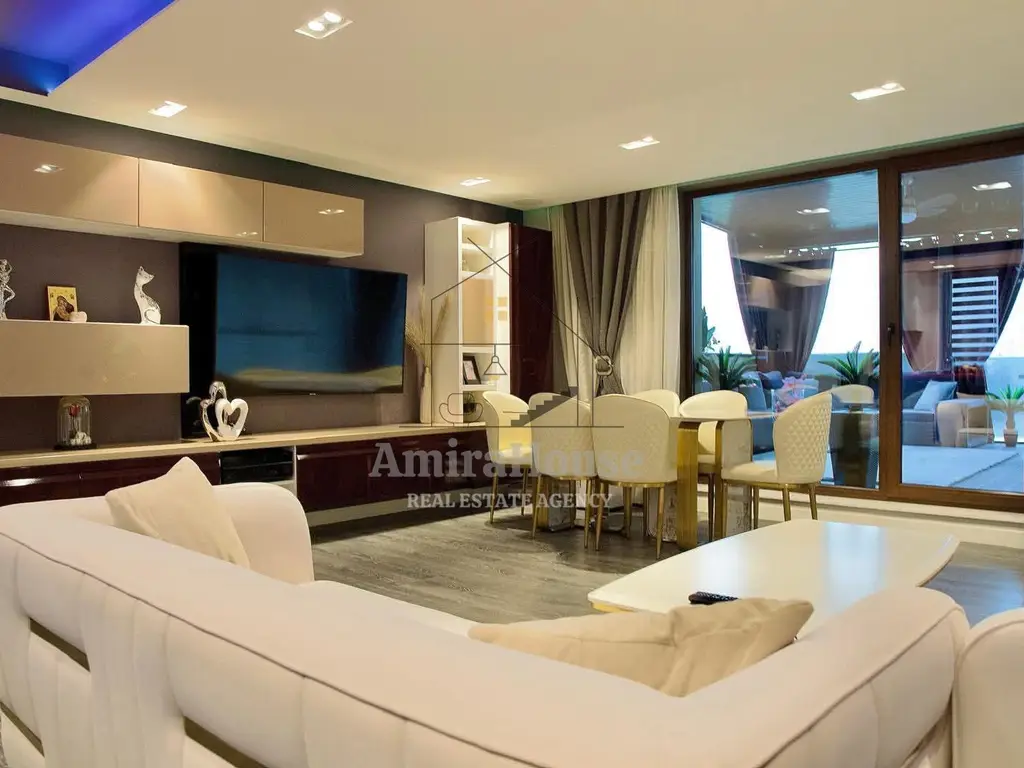Apartament 3 camere tip Penthouse, 80 mp, 30 mp terasa, boxa, 2 parcari, Marasti