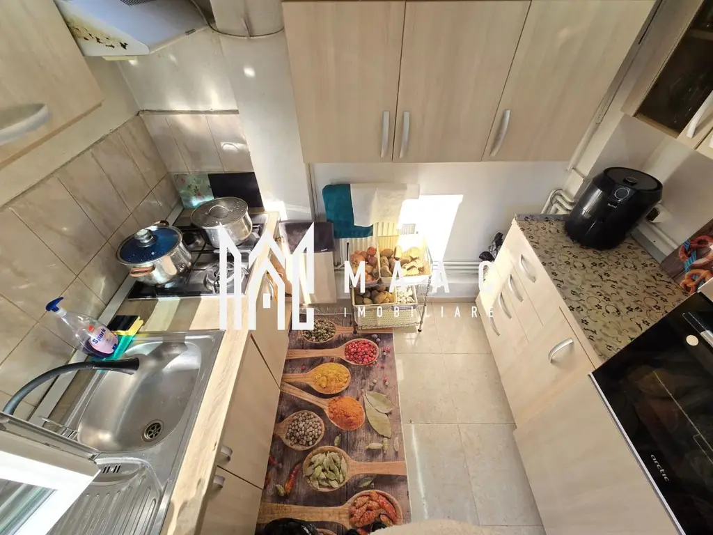 Casa 7 camere 3 bai 2 intrari Zona Garii