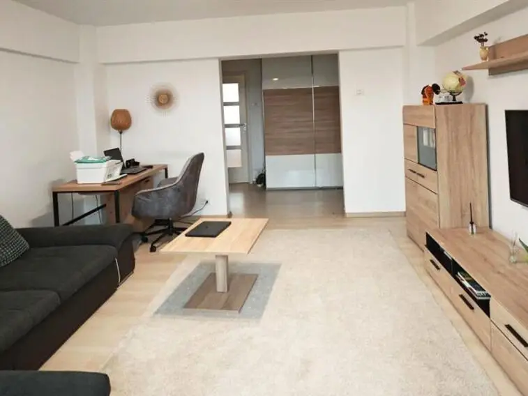 Apartament 3 camere spațios Băneasa aproape de Parcul Herăstrău