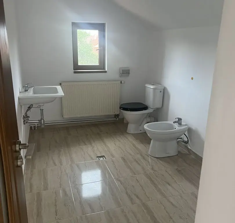 CASA DE VANZARE IN CARTIERUL PRIMAVERII -GIARMATA MARE