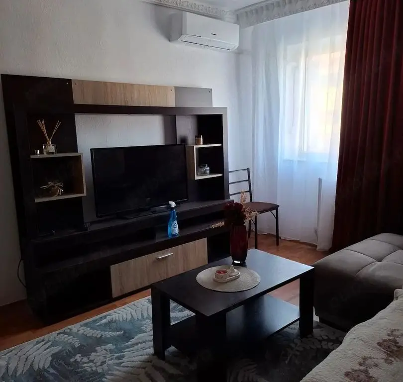 De inchiriat apartament cu 2 camere, Ireg, etajul 1, 400 euro