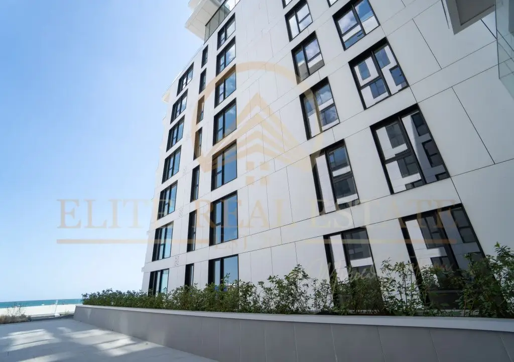 Stațiunea Mamaia - Vânzare apartament cu 2 camere cu terasa, primul rând la mare