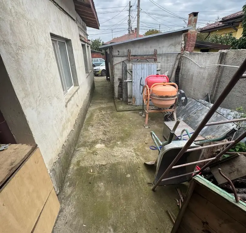 Casă cu garaj – str. Mărășești
