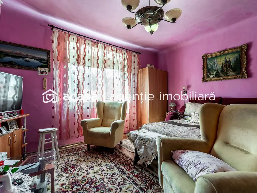 Casa 3 camere, bucatarie si baie, in zona centrala din Chisineu-Cris