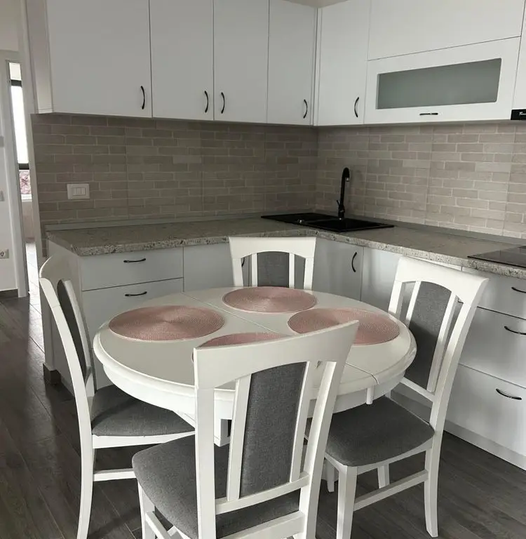 BRASADAS vinde ap 3 cam Gellert Etaj 3/4 Loc parcare cu CF.