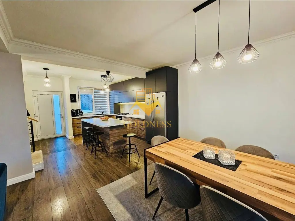 Casa individuala, 4 camere, parcare, 120mp,300mp teren,cartier Voronet