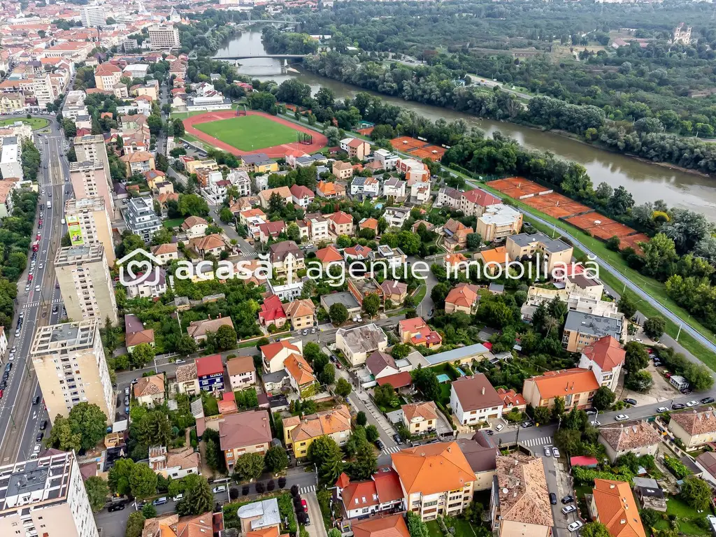 Vilă exclusivistă pe malul Mureșului – design modern si teren generos