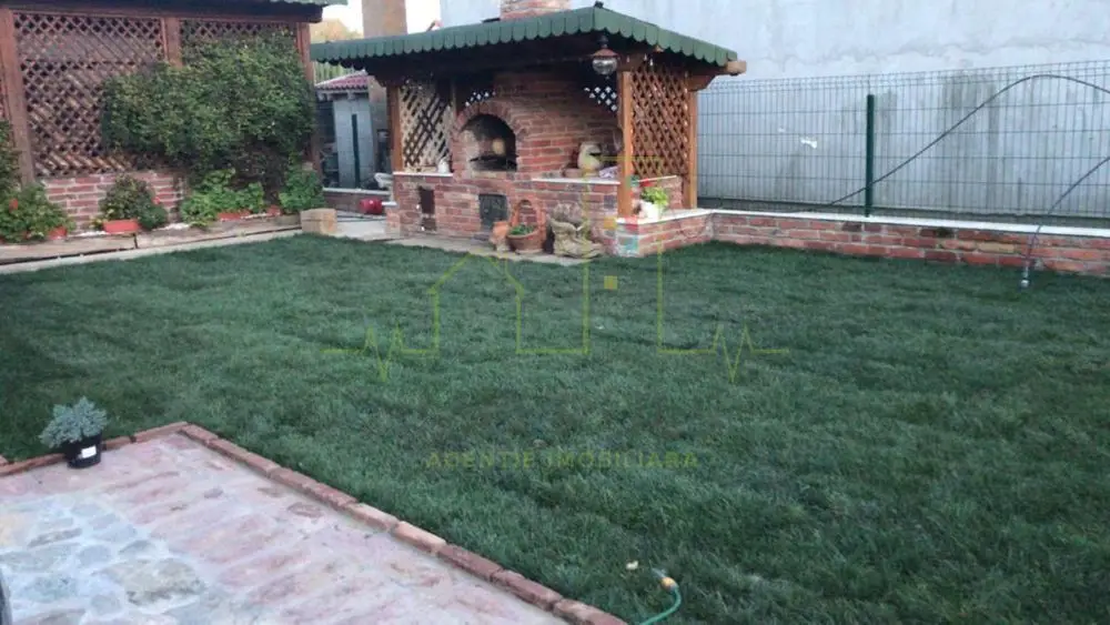 Casa individuala in Sanmihaiu Roman cu 4 camere. Panouri solare.
