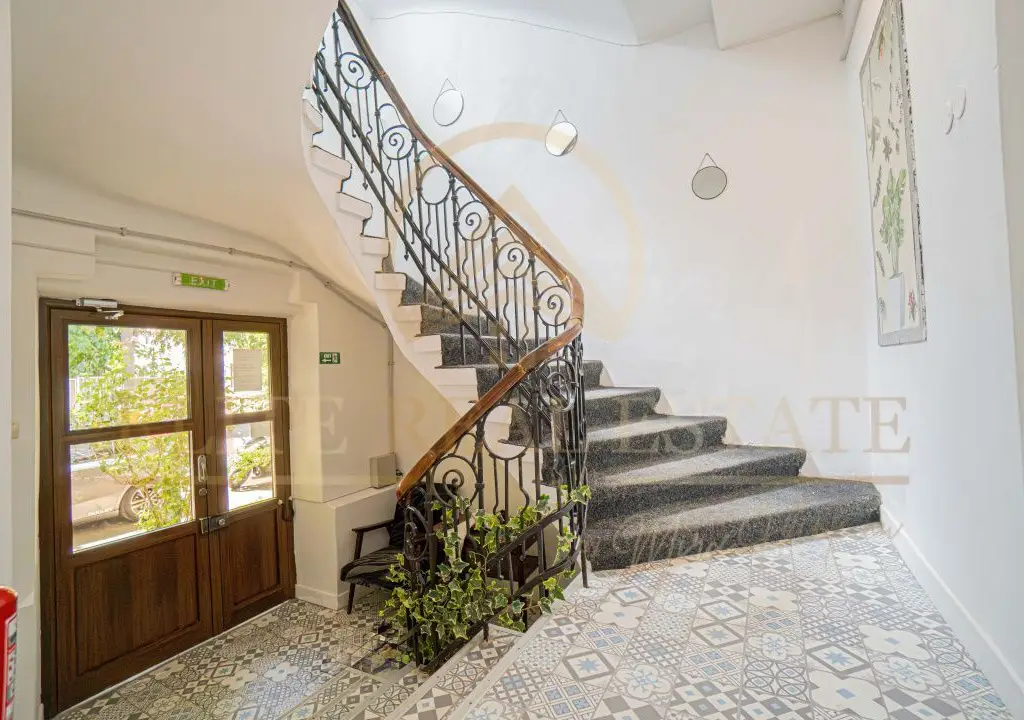 Hotel de vânzare în centrul stațiunii Eforie Sud