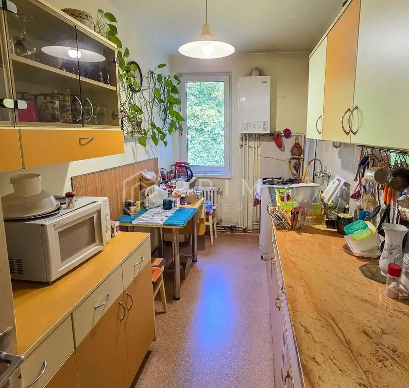 Apartament spațios cu 3 camere, decomandat – Zona 7 Noiembrie / UMFST