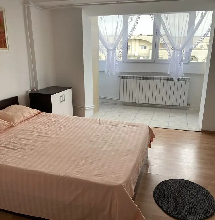 Vand 3camere mare stradal din Blvdul Decebal Bucuresti