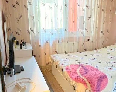 De vanzare apartament cu 3 camere, micro 38, et. 3, 63.000 euro