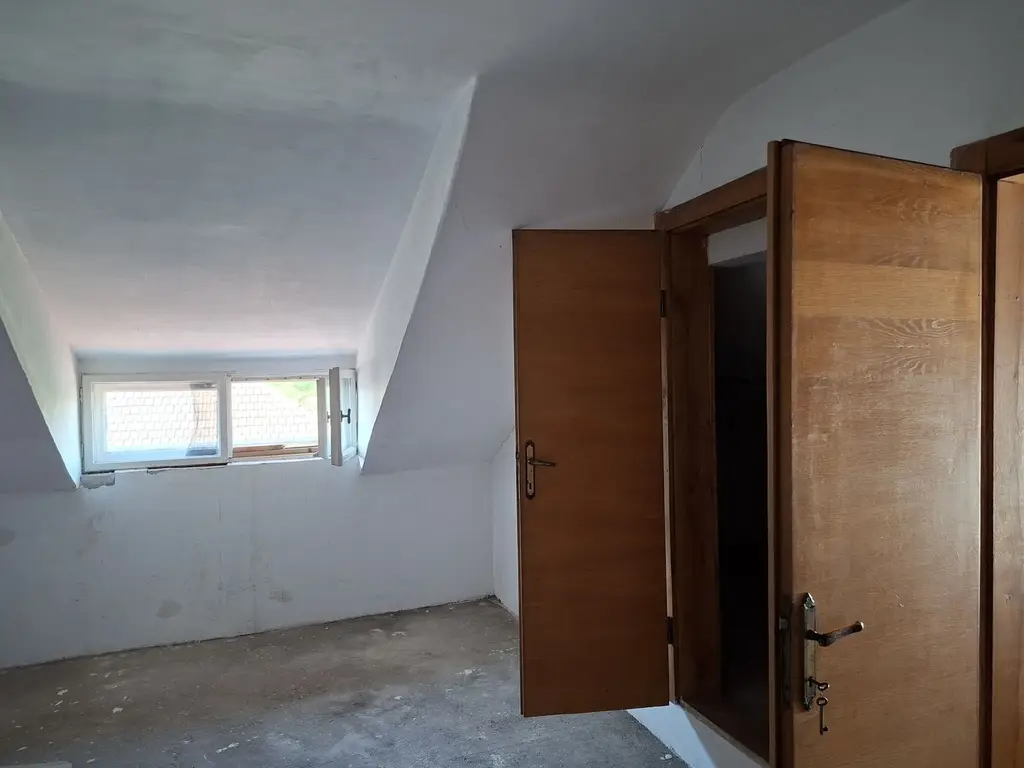 BRASADAS vinde casa individuala cu 7 camere in CENTRU.