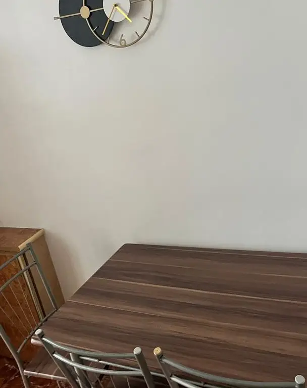 De inchiriat apartament cu 2 camere, etaj 1, zona Neacsu, 400 euro