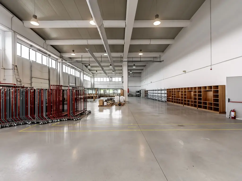 Oportunitate: Hală de producție și depozitare cu birouri în Arad