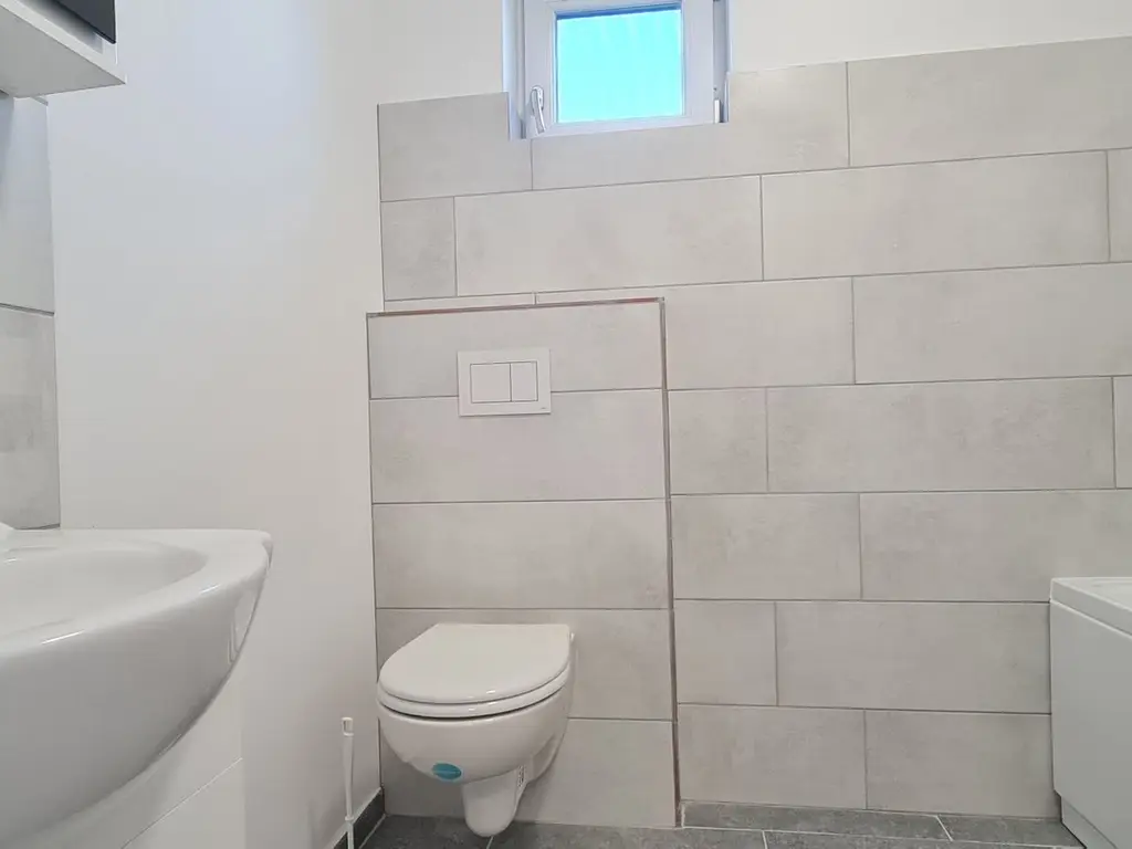 Casa semimobilata semiutilata in Cartier Izvor Tarlungeni Brasov