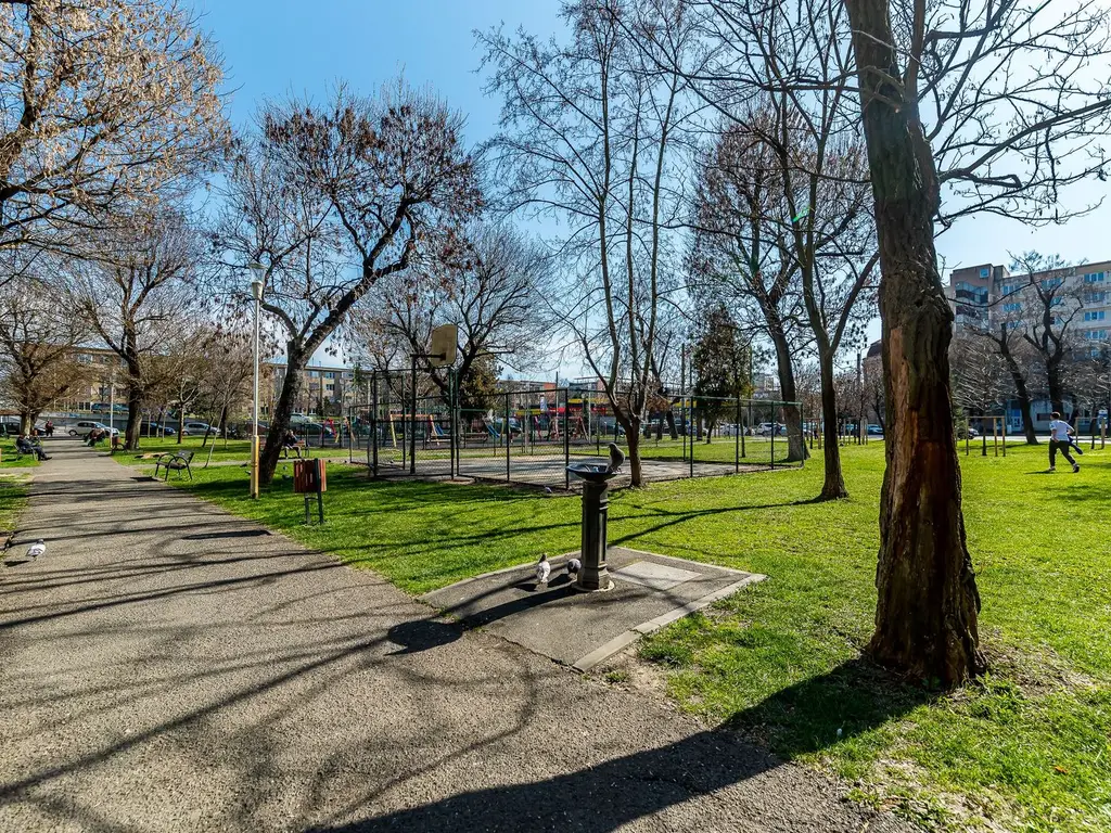 Apartament cu 3 camere în Podgoria Arad, vedere frumoasă, 2 balcoane