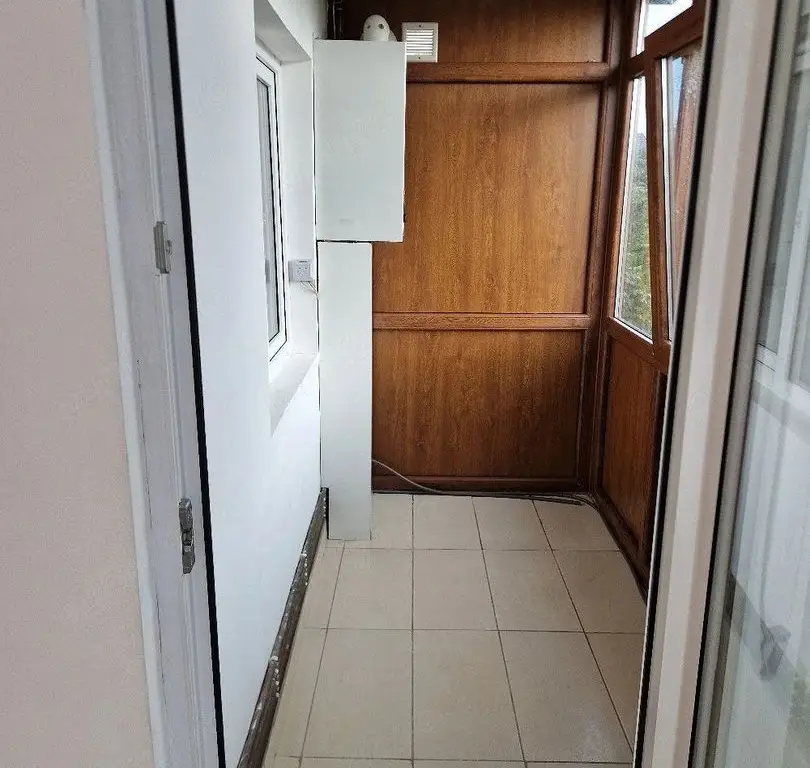 Apartament 2 camere decomandat -spatios ,balcon inchis, zona Sarelui
