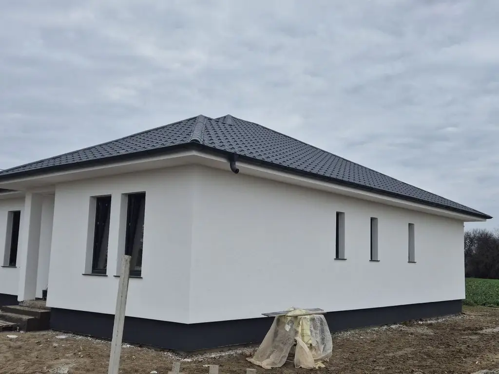 BRASADAS vinde casa 2025 cu 3 dormitoare zona Dara.