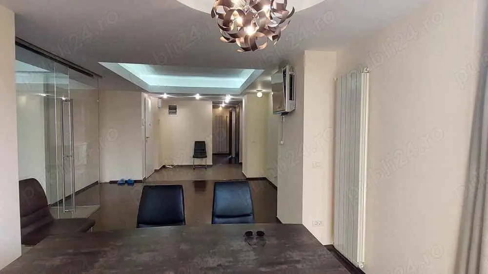 Vînzarea apartament 4 camere