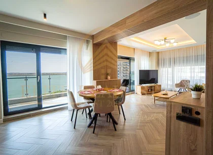 Mamaia - Apartament cu 3 camere, mobilat si utilat, vedere superba.