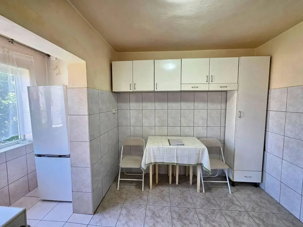 Vand apartament cu 2 camere decomandat in Calea Lipovei
