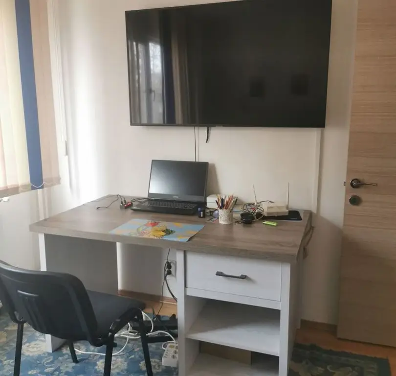 Proprietar , vand apartament , 4 camere cu centrala termica , boxa si loc parcare adp