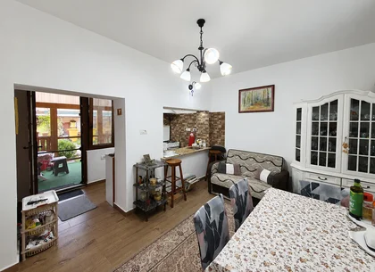 Vand apartament la casă cu curte – zonă centrală aproape de Malul Mureșului
