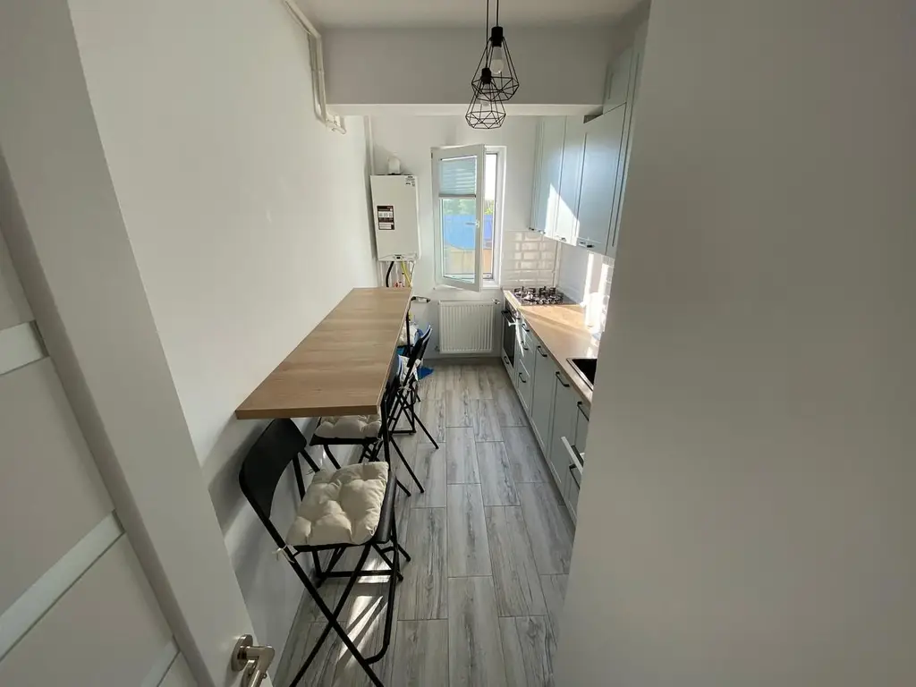 Apartament 3 camere decomandat zona Trapezului