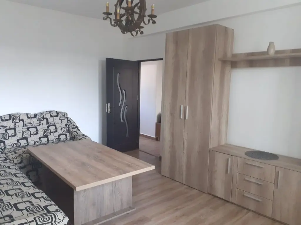 Închiriez apartament cu doua camere