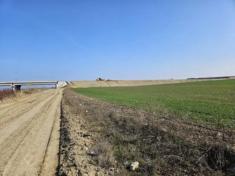 Teren intravilan 5000 mp de vânzare   Cheiul Dâmboviței apropiere A2