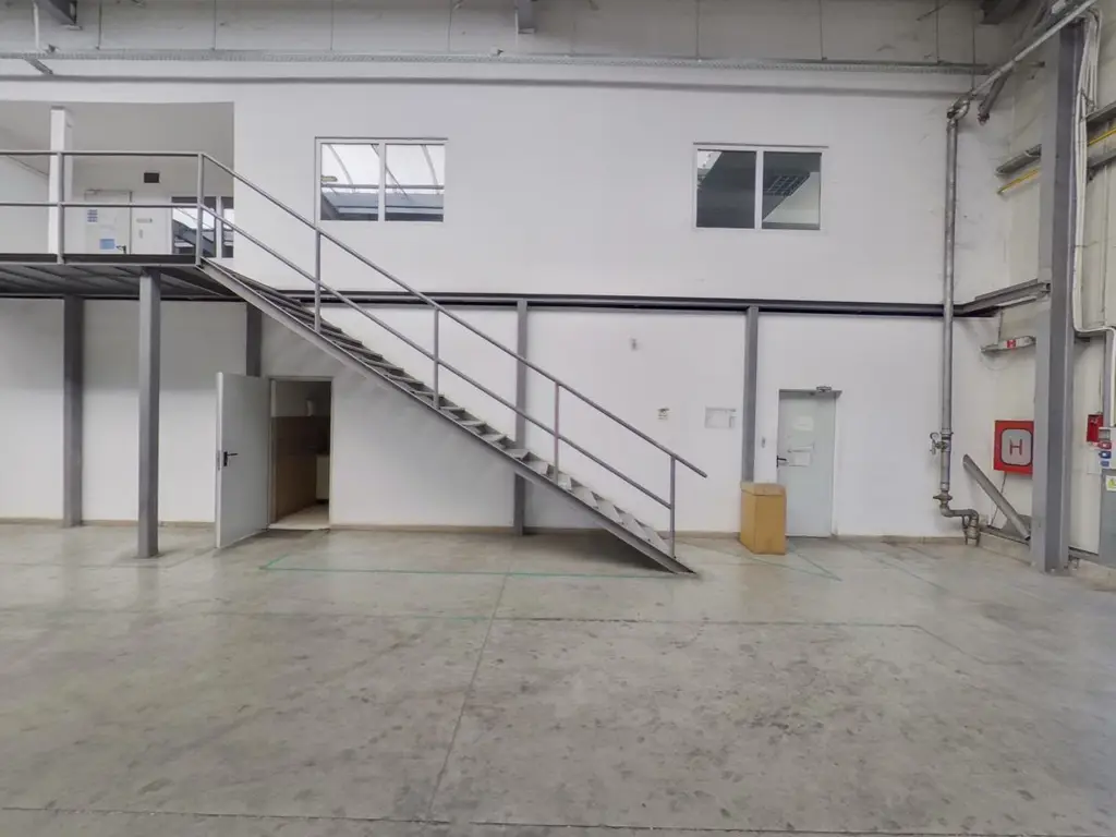 Hala industriala coborare autostrada la 500 eur/mp