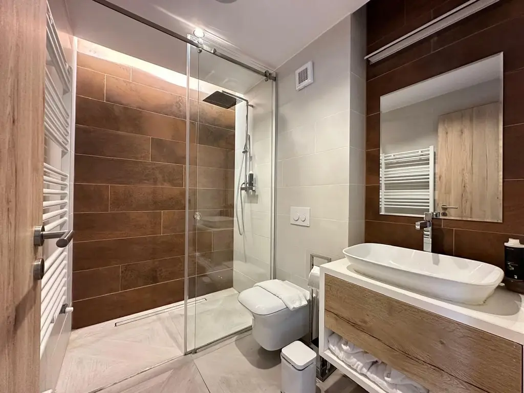 Inchiriem penthouse LUX 4 camere cu terasa de 122 mp zona Coresi