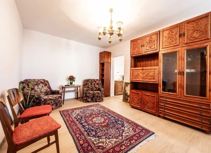 Inchiriez ap 2 camere, semi-decom, renovat, sector 6, 400 Euro/luna