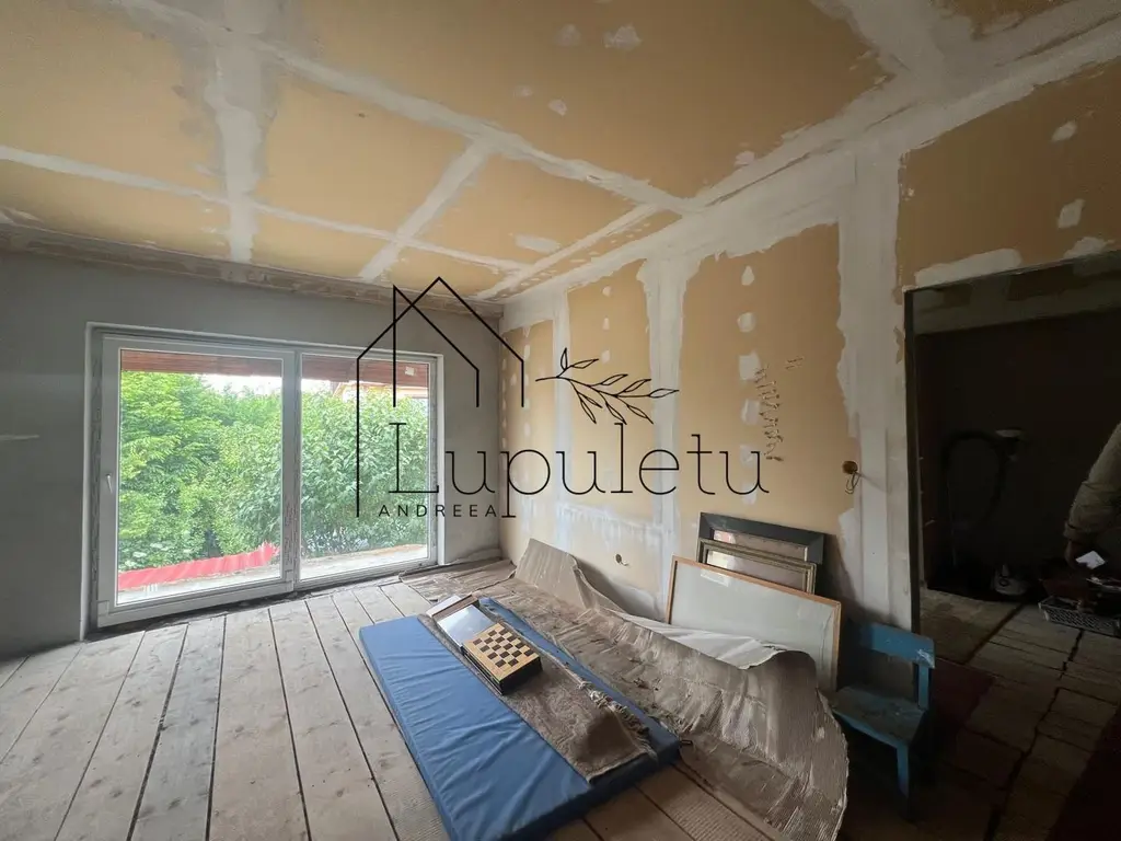 Casă de Vanzare | 200 MPU | Teren 305 MPU | Ultracentral