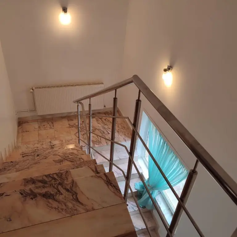 Proprietar vând vila P+E+M