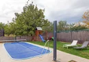 Vilă 5 dormitoare, 4 băi, 2 248mp teren, piscină. Preț: 229 000 E.