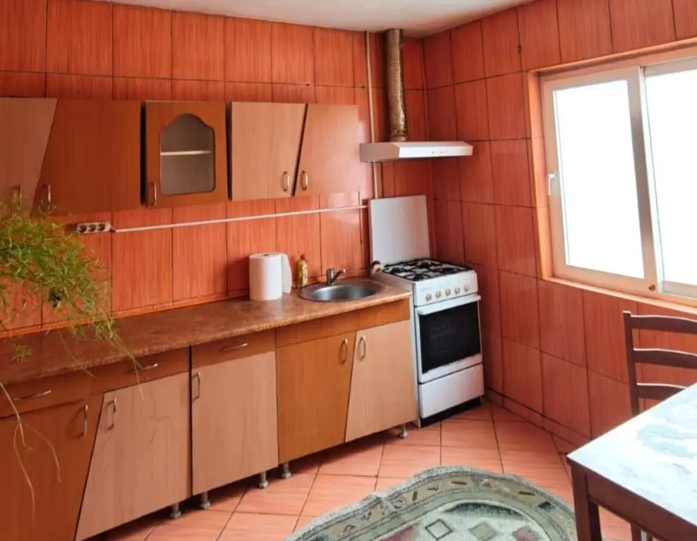 Se oferă spre vânzare casă 3 camere individuală la curte zona Salaj