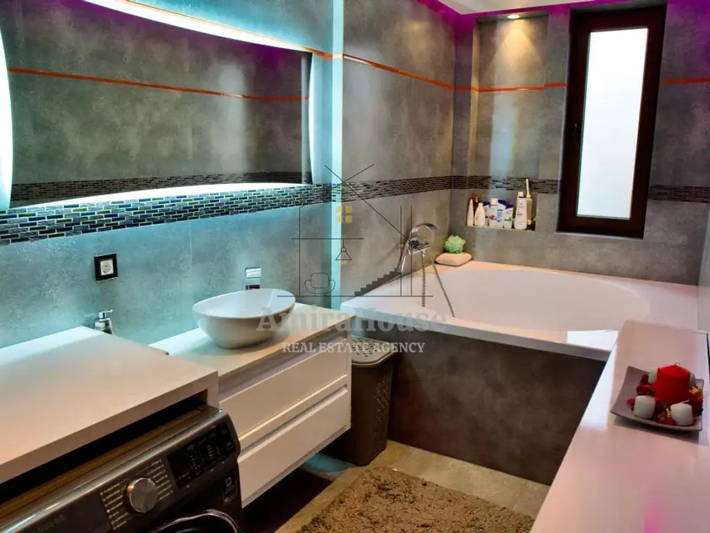 Apartament 3 camere tip Penthouse, 80 mp, 30 mp terasa, boxa, 2 parcari, Marasti