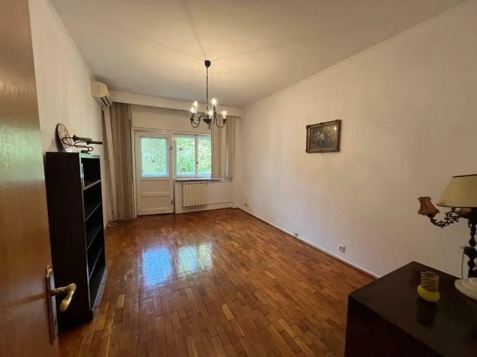 Apartament  4 camere , Aviatorilor, direct proprietar